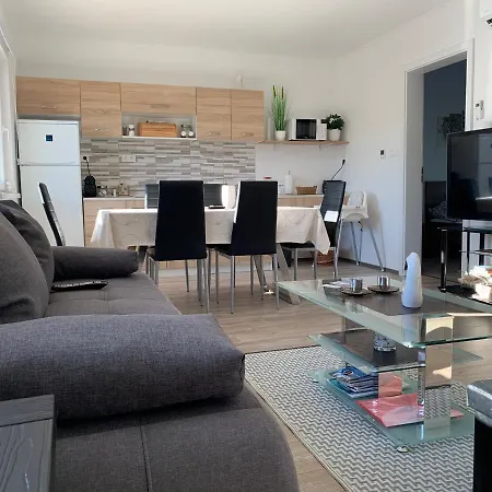 Lägenhet Fullhouse Apartmanhaz Zamárdi