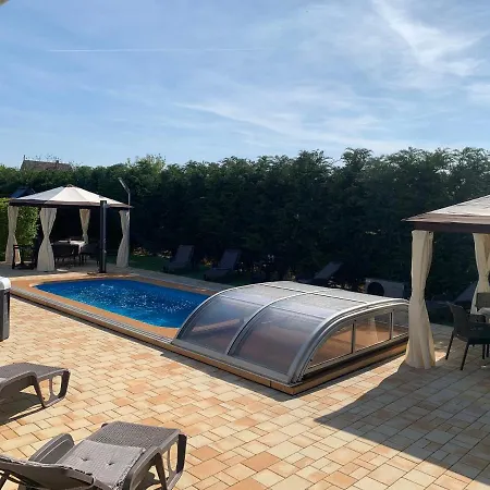 Lägenhet Fullhouse Apartmanhaz *