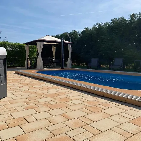 アパート Fullhouse Apartmanhaz *