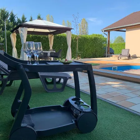 Fullhouse Apartmanhaz Lägenhet Zamárdi