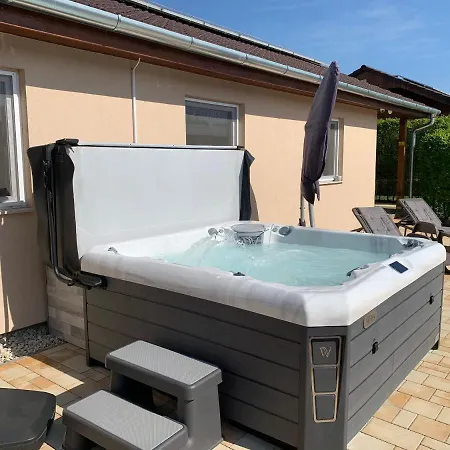 Fullhouse Apartmanhaz