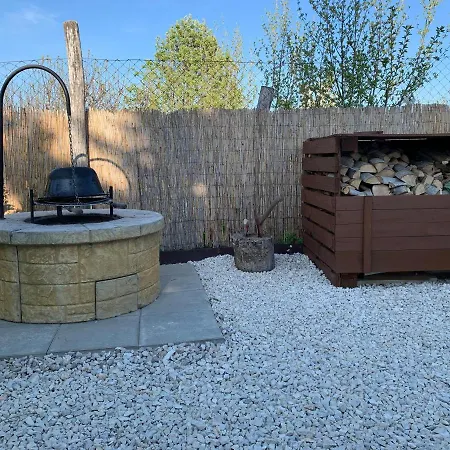 Fullhouse Apartmanhaz *