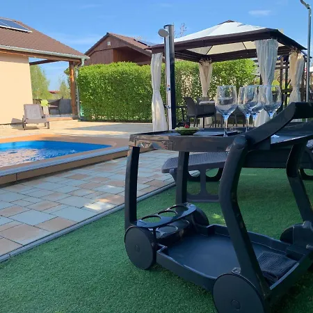 아파트 Fullhouse Apartmanhaz *