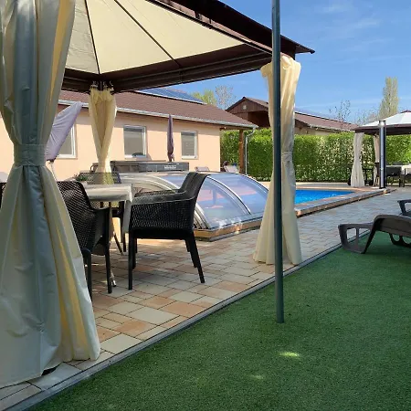 아파트 Fullhouse Apartmanhaz *