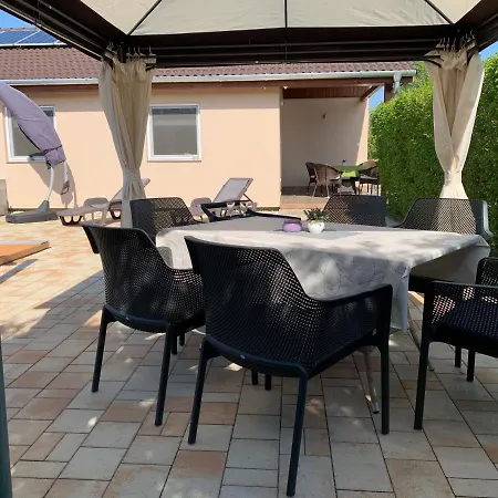 Fullhouse Apartmanhaz * Zamárdi