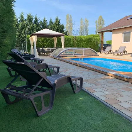 아파트 Fullhouse Apartmanhaz *