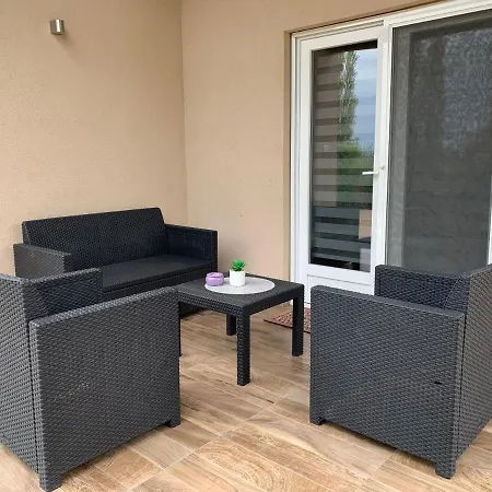 Fullhouse Apartmanhaz * Zamárdi