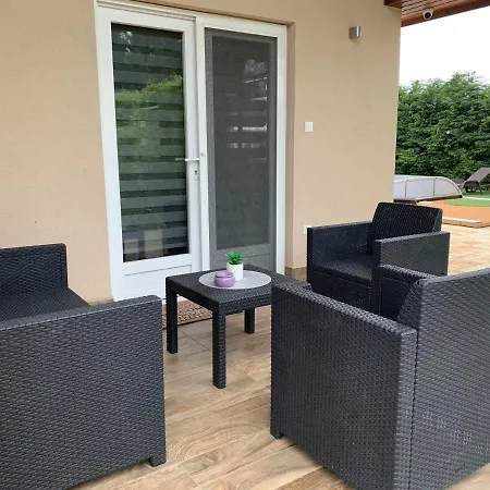 Fullhouse Apartmanhaz Lägenhet