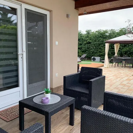 Fullhouse Apartmanhaz Lägenhet Zamárdi