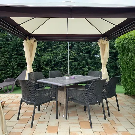 Fullhouse Apartmanhaz アパート