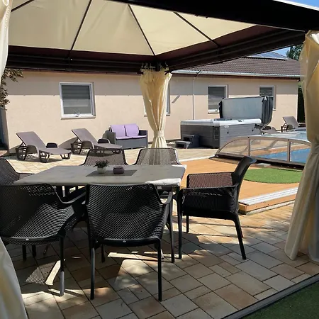 Fullhouse Apartmanhaz * Zamárdi