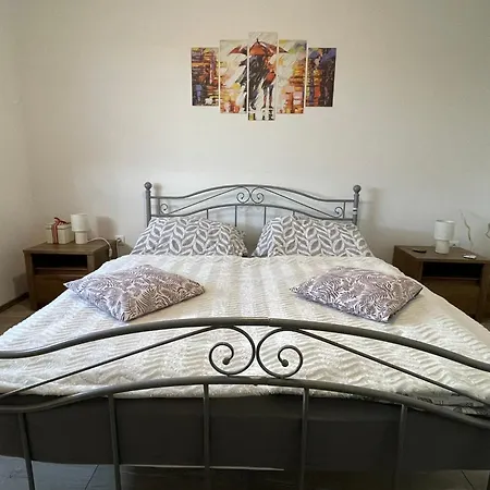 Fullhouse Apartmanhaz Lägenhet