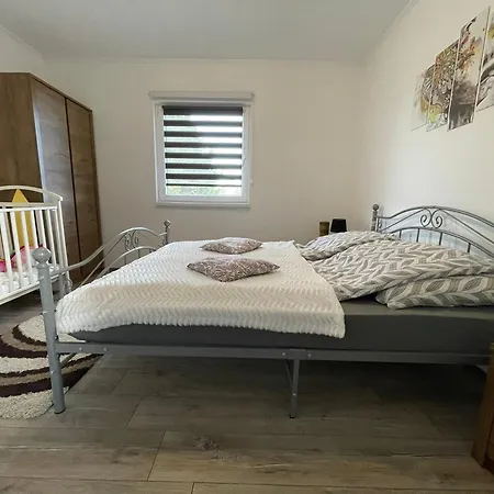 Lägenhet Fullhouse Apartmanhaz *