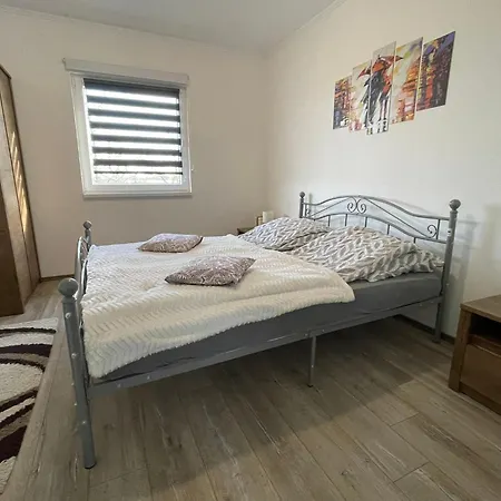 Fullhouse Apartmanhaz Lägenhet Zamárdi