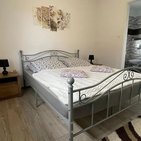 Fullhouse Apartmanhaz Lägenhet