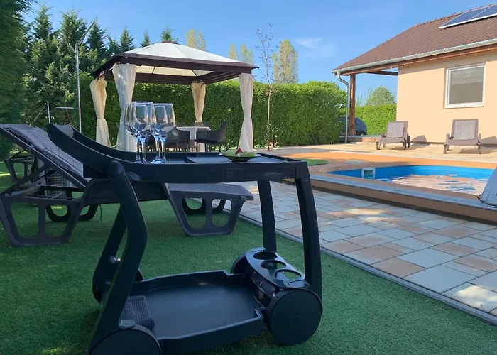 Fullhouse Apartmanhaz アパート Zamárdi