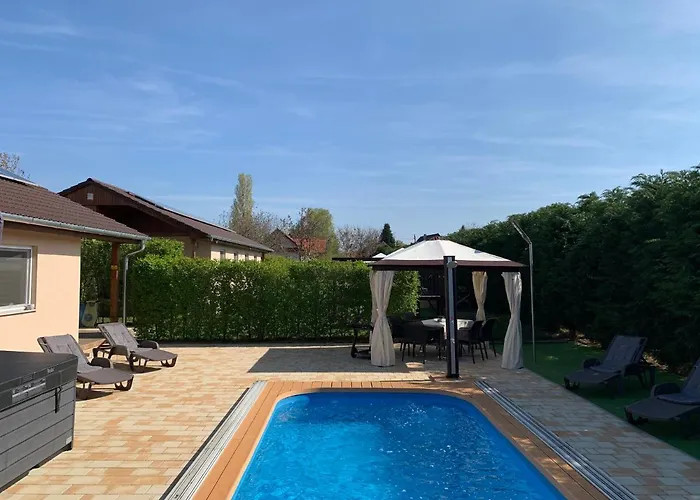 Fullhouse Apartmán *