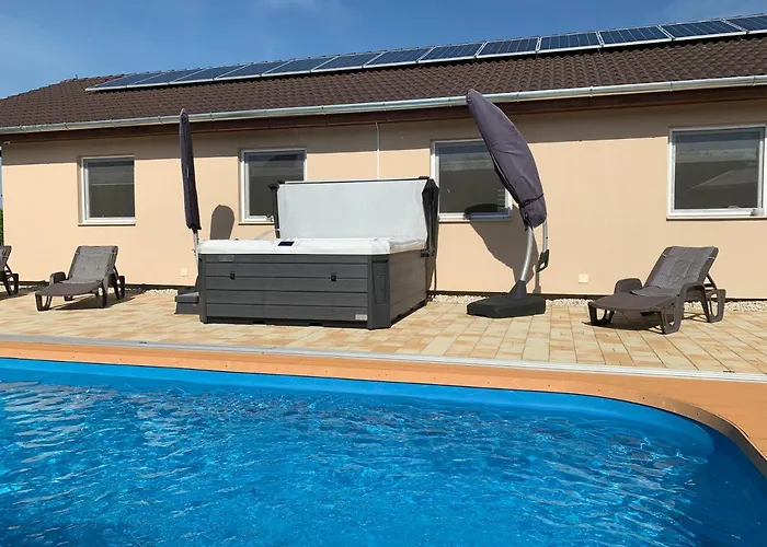 Fullhouse Apartmanhaz