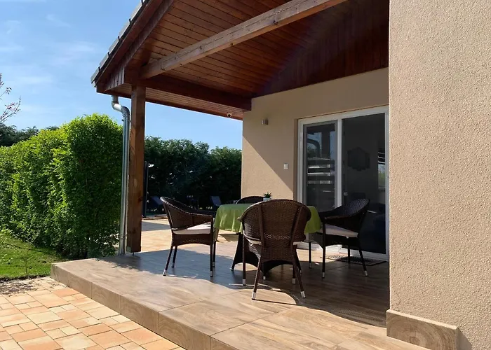 Fullhouse Apartmanhaz アパート *