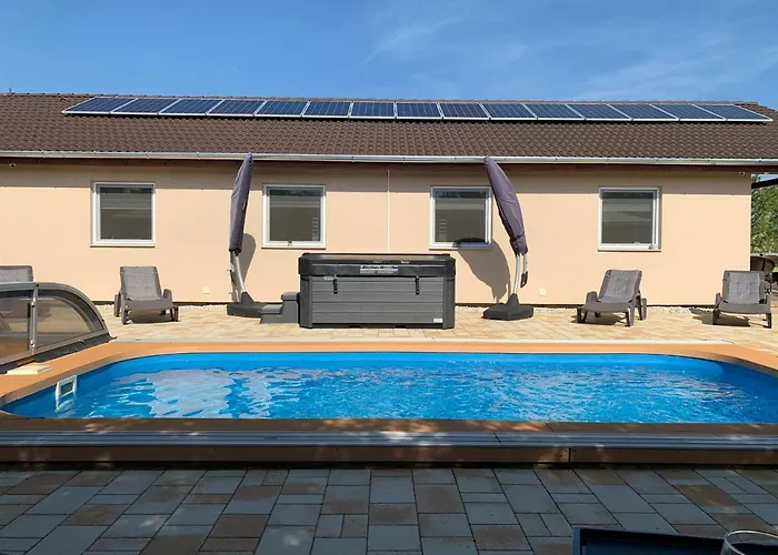 Fullhouse Apartmanhaz アパート