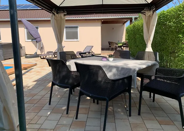 Fullhouse Apartmanhaz * Zamárdi