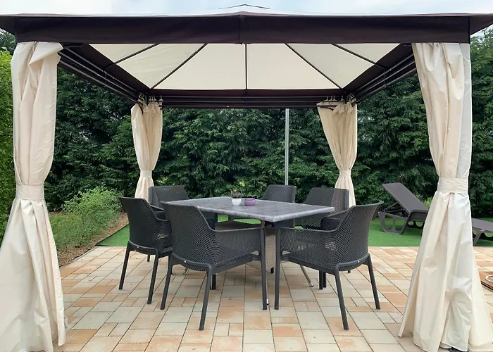 アパート Fullhouse Apartmanhaz