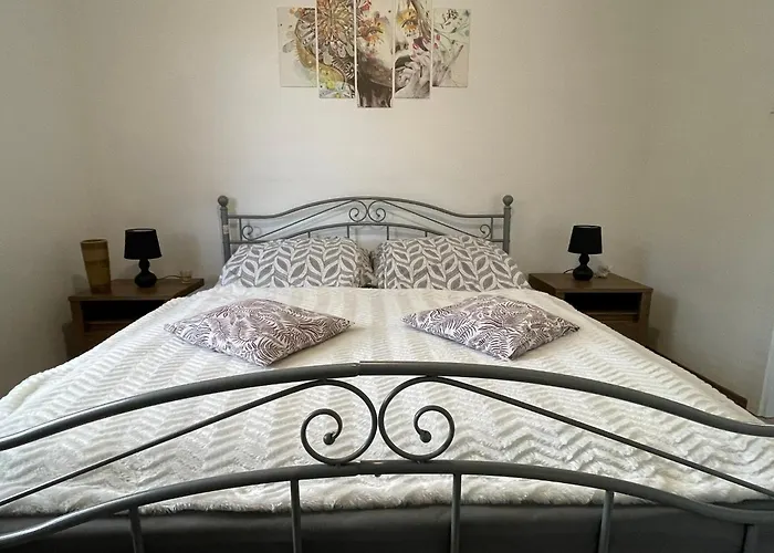 Fullhouse Apartmanhaz *