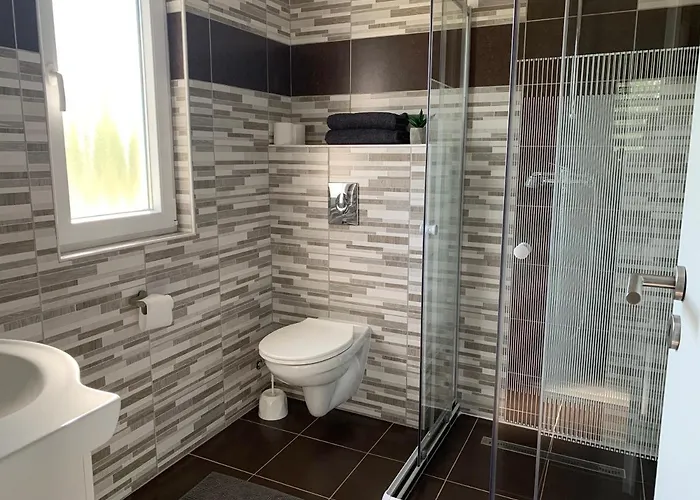 Fullhouse Apartmanhaz *